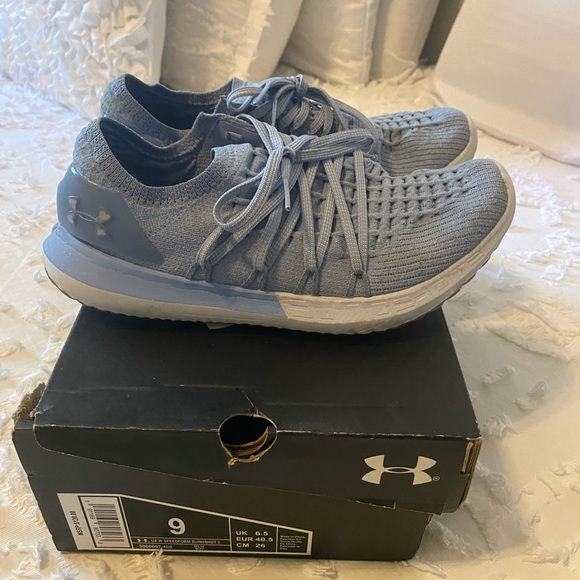Under Armour running shoes - Picture 2 of 12
